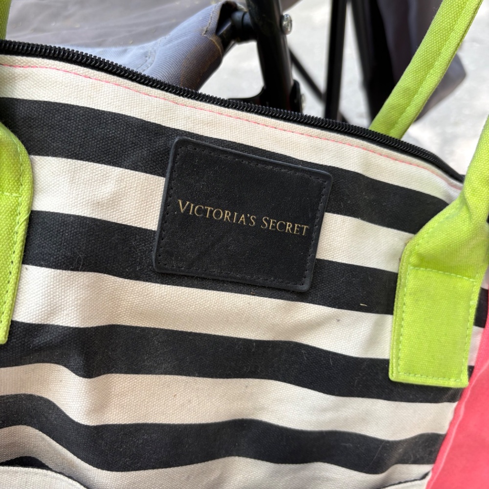 Duffle bag - Picture 2 of 2